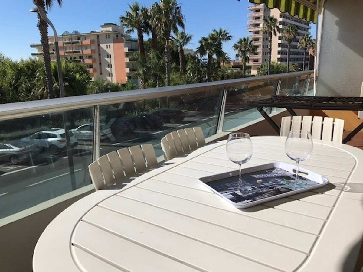 T2 climatisé avec terrasse 20 m² vue mer au Lavandou - Photo 4