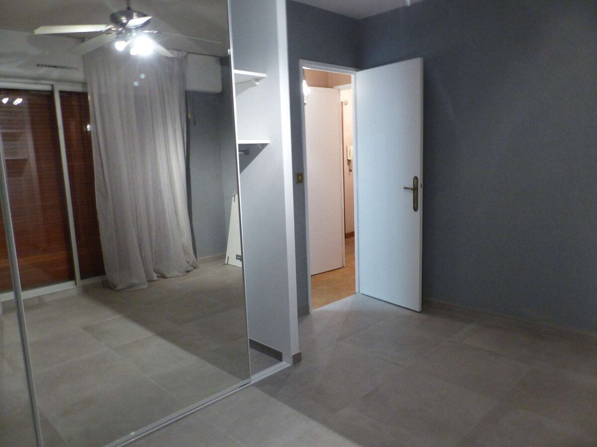 T2 climatisé avec terrasse 20 m² vue mer au Lavandou - Photo 14