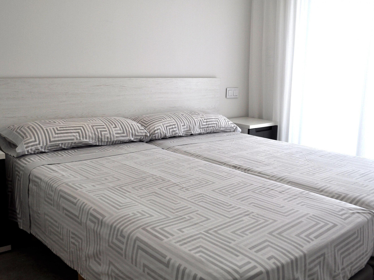 Appartement neuf 1 chambre à Oliva, terrasse et piscine - Photo 12