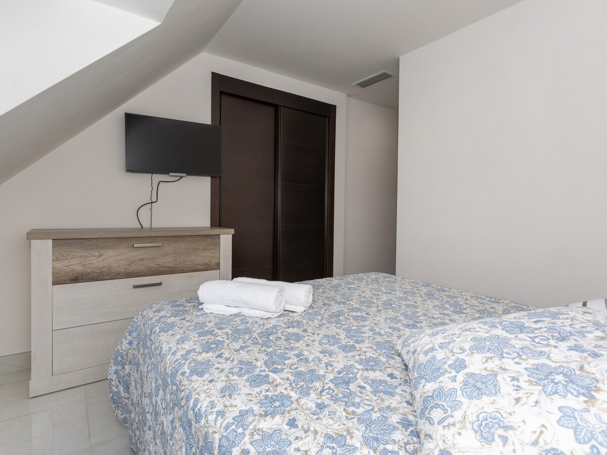 Penthouse 3 chambres à 150m de plage, vue château - Photo 16