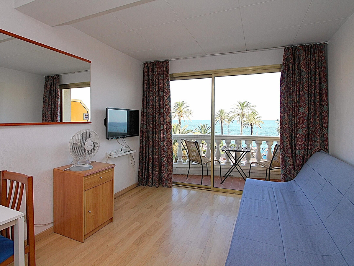 Studio vue mer 1ère ligne, terrasse panoramique à Lloret - Photo 3