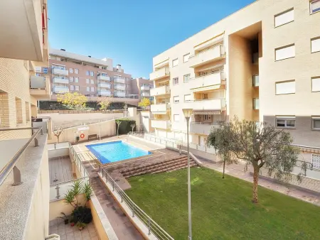 Location appartement à Lloret de Mar, Appartement à 200m de la plage avec 4 piscines, WIFI, terrasse et jardin - idéal pour 4 personnes