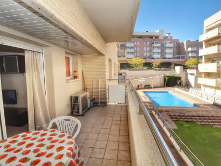 Appartement Fenals, Lloret de Mar : terrasse, 3 piscines et jardin : photo 3