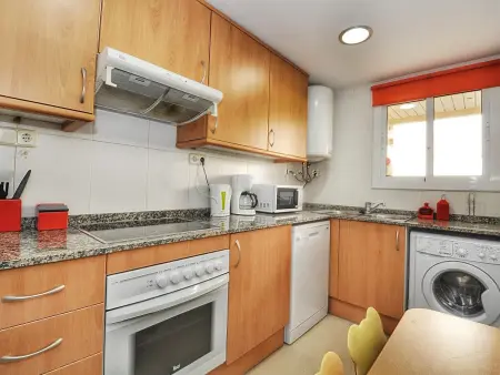 Appartement Fenals, Lloret de Mar : terrasse, 3 piscines et jardin : photo 10