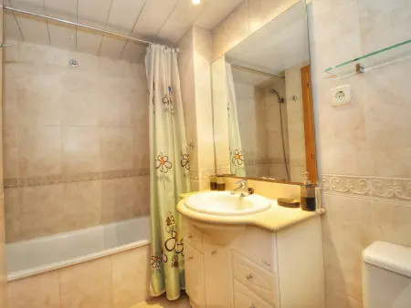 Appartement Fenals, Lloret de Mar : terrasse, 3 piscines et jardin : photo 15