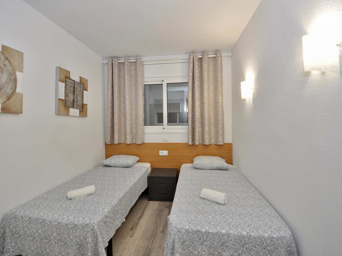 Appartement 2 chambres, piscine à 150m de la plage - Photo 15