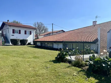 T2 Bis Cambo-les-Bains : jardin privatif et parking : photo 2