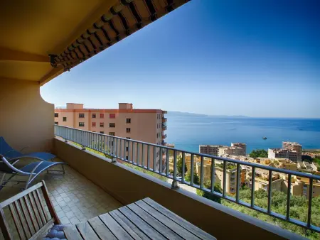 Location appartement à Ajaccio, Appartement avec terrasse vue mer près du centre et plages, parking inclus