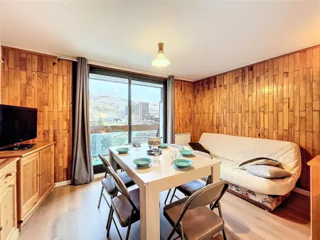 Location appartement à Le Corbier, Appartement cosy skis aux pieds, balcon avec vue front de neige