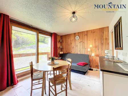 Location appartement à Le Corbier, Studio chaleureux, skis aux pieds, balcon sud avec vue pistes