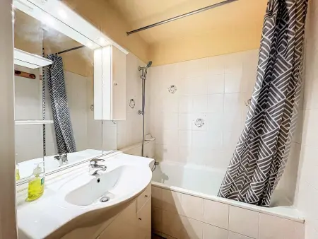 Studio 31m² skis aux pieds, balcon sud vue pistes : photo 11