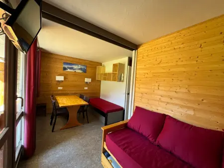 Location appartement à Belle Plagne, Studio Rénové au Cœur de la Station avec Balcon et Parking