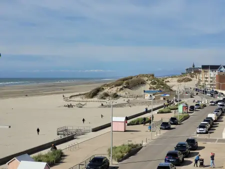 Location appartement à Berck Plage, Charmant T2 à Berck-sur-Mer avec balcon face à la mer
