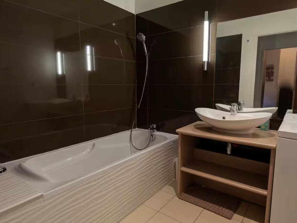 Appartement 100m² avec terrasse, piscine intérieure et sauna - Photo 9