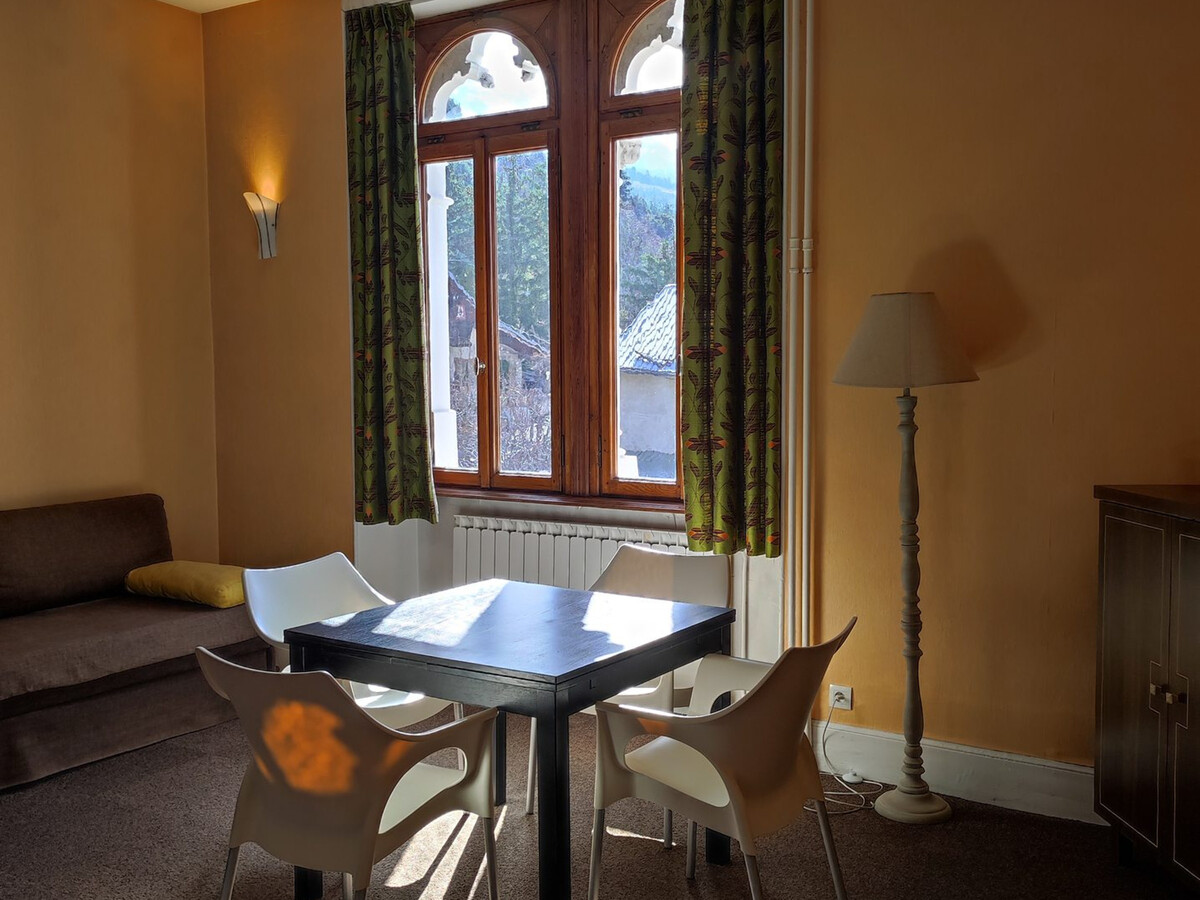Appartement T2 au château de Jausiers, animaux acceptés - Photo 2