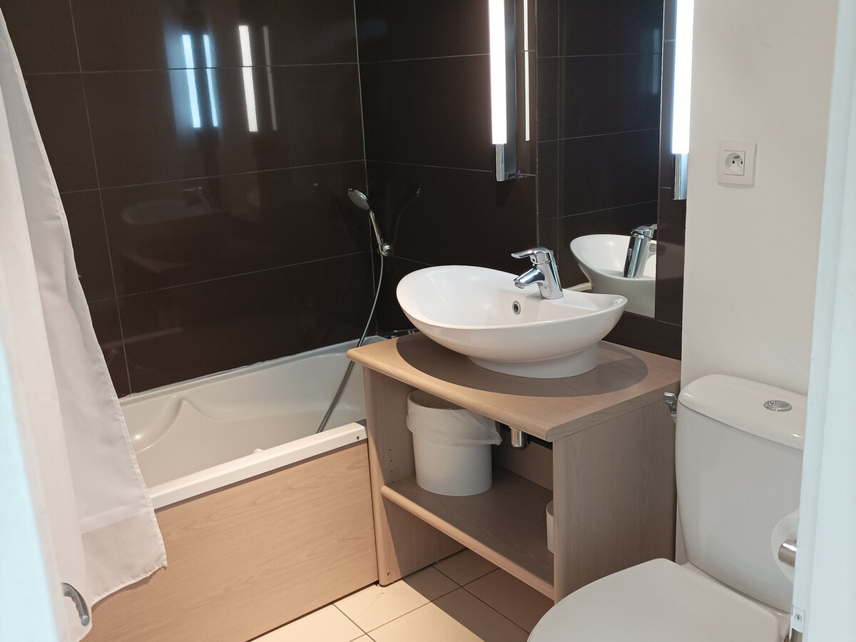 T2 château avec piscine, sauna et parking à Jausiers - Photo 3