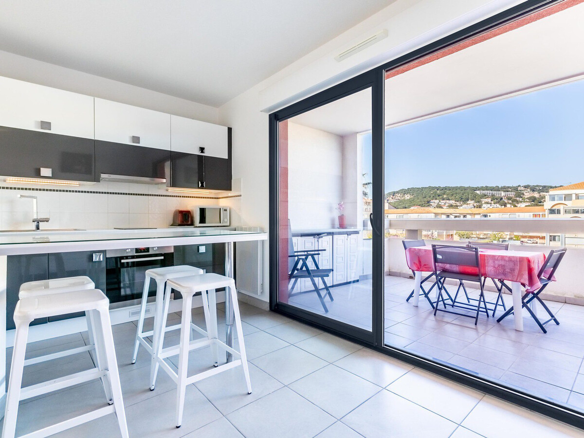 T2 52m² avec piscine et parking à 100m de plage - Photo 3
