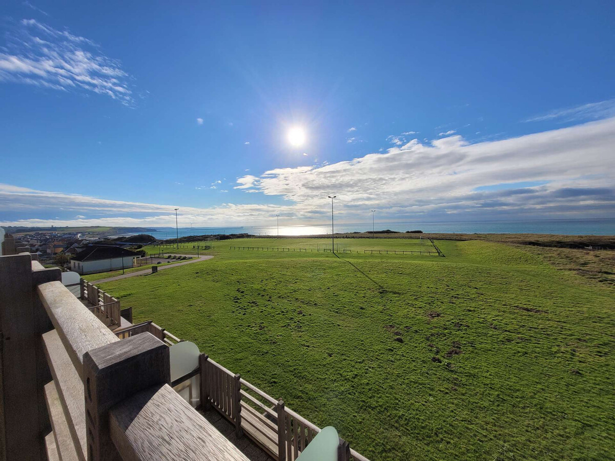 Duplex lumineux 30m² vue mer, balcon, parking - Photo 1