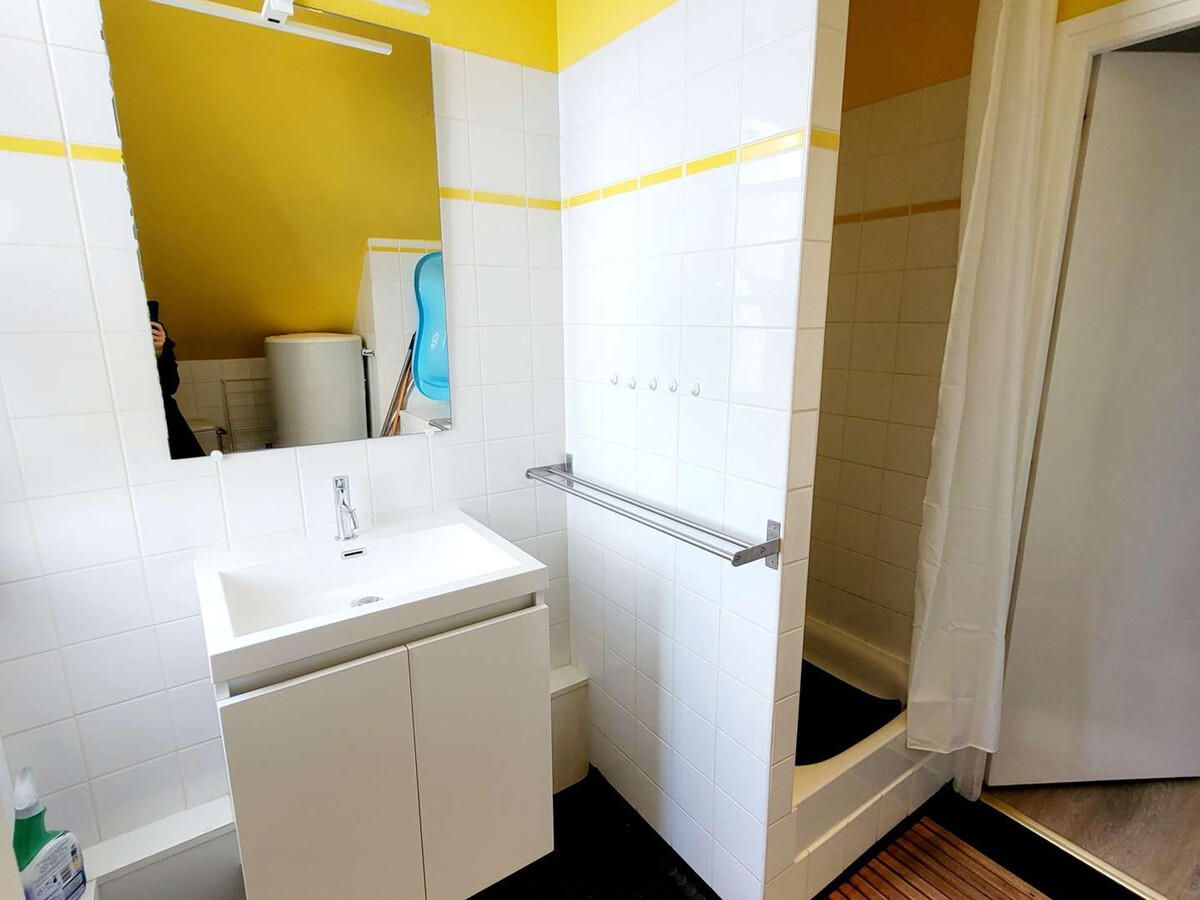 Duplex lumineux 30m² vue mer, balcon, parking - Photo 9