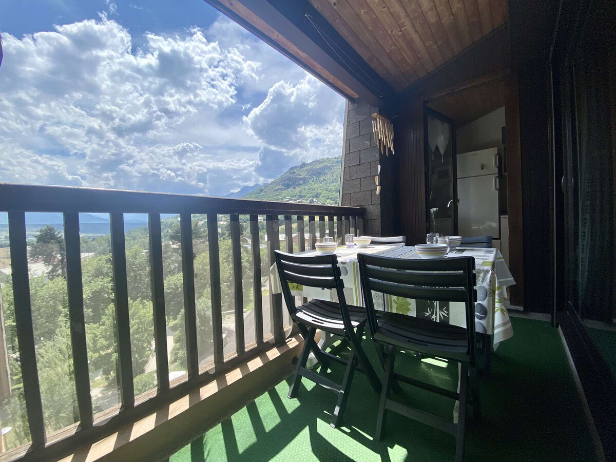 T2 balcon sud au cœur de Briançon, près télécabine - Photo 1