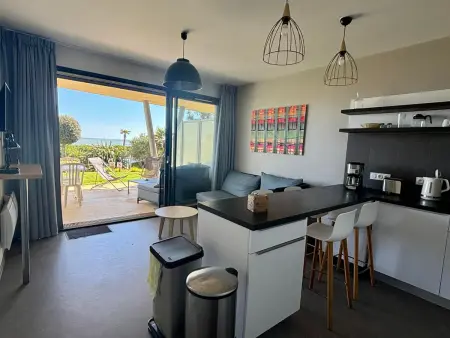 Appartement 40m² front de mer avec terrasse et accès plage : photo 9