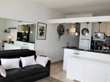 Location appartement à Villeneuve Loubet, Appartement Contemporain, 4 Couchages, Climatisé avec Parking