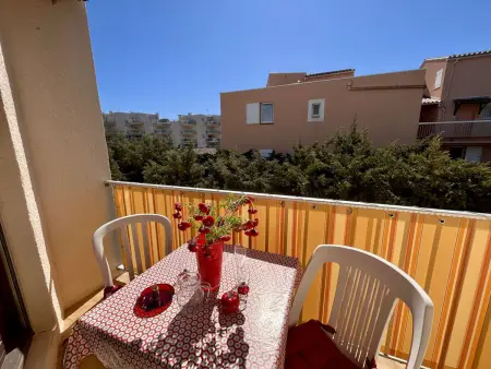 Location appartement à Cavalaire sur Mer, Appartement T2 climatisé à Cavalaire, parking privé, proche centre et plages, balcon au calme