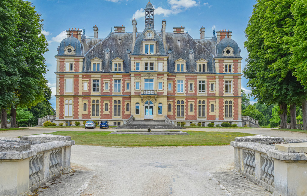 Appartement dans château avec piscine à Ocquerre - Photo 1