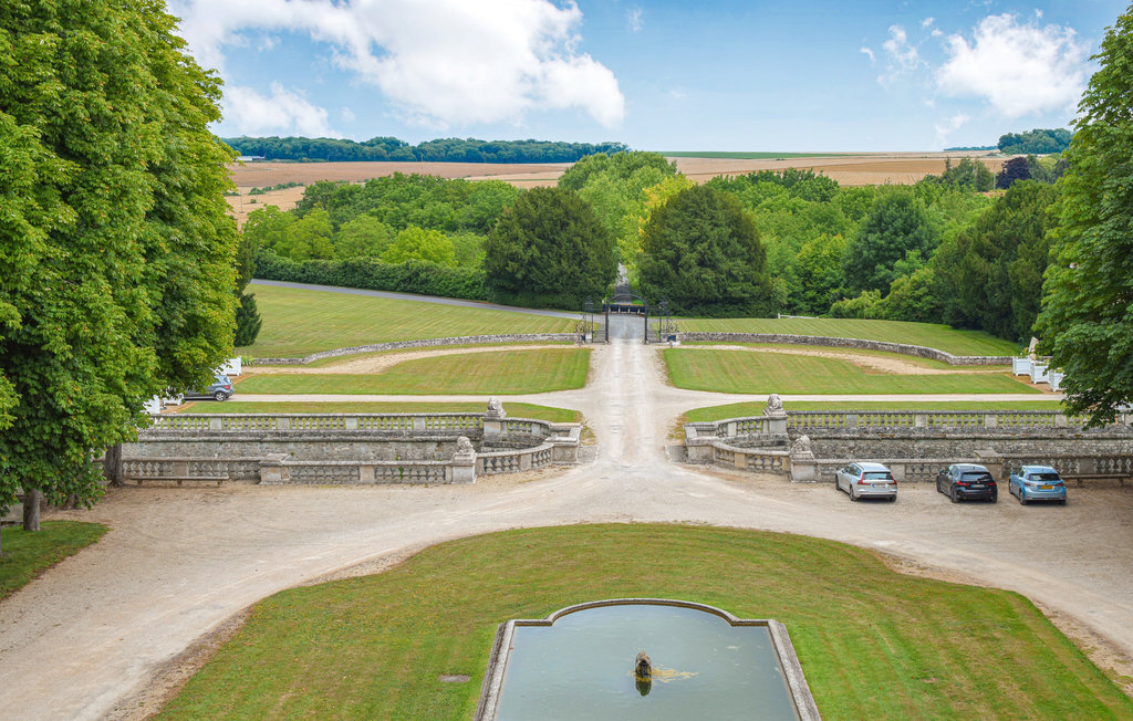 Appartement dans château avec piscine à Ocquerre - Photo 2