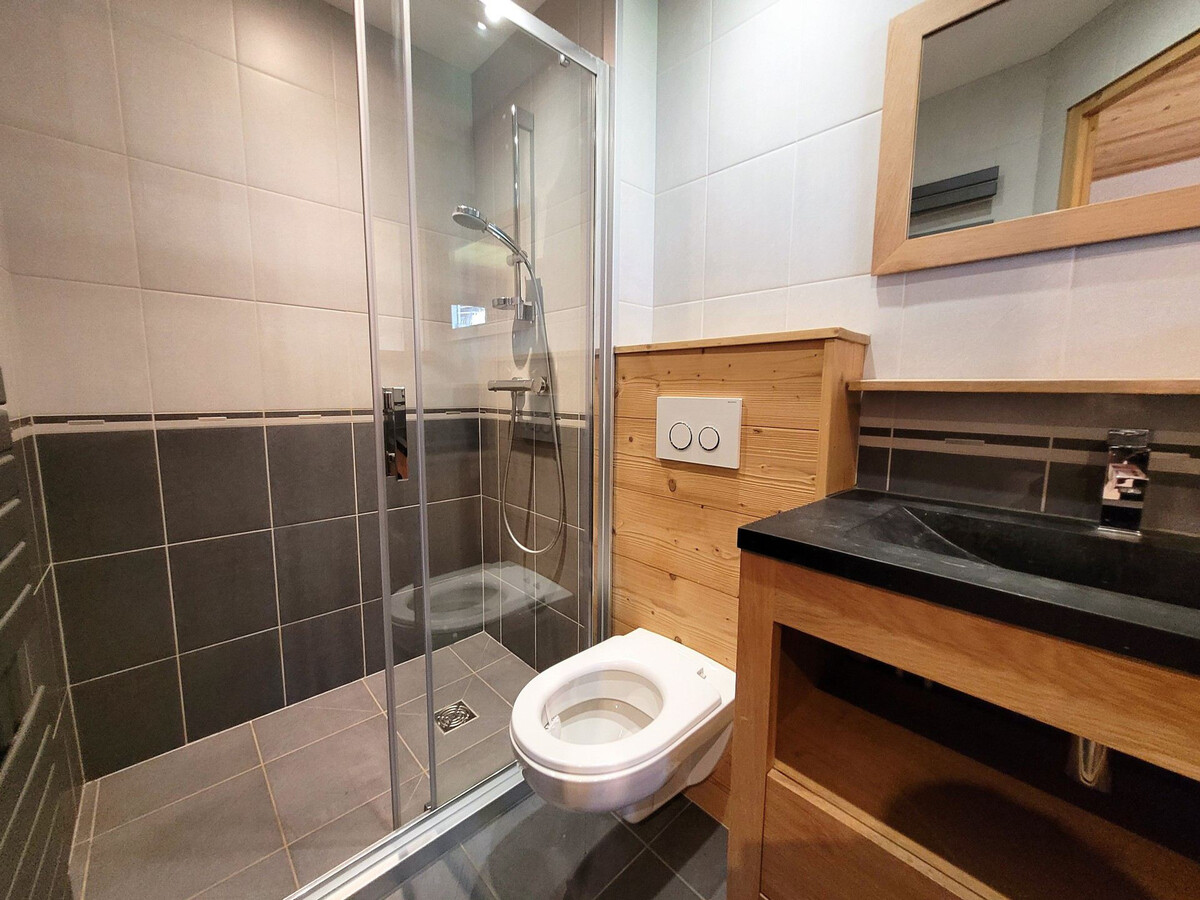 Appartement 80 m² rénové, balcon Sud-Ouest aux Gets - Photo 6