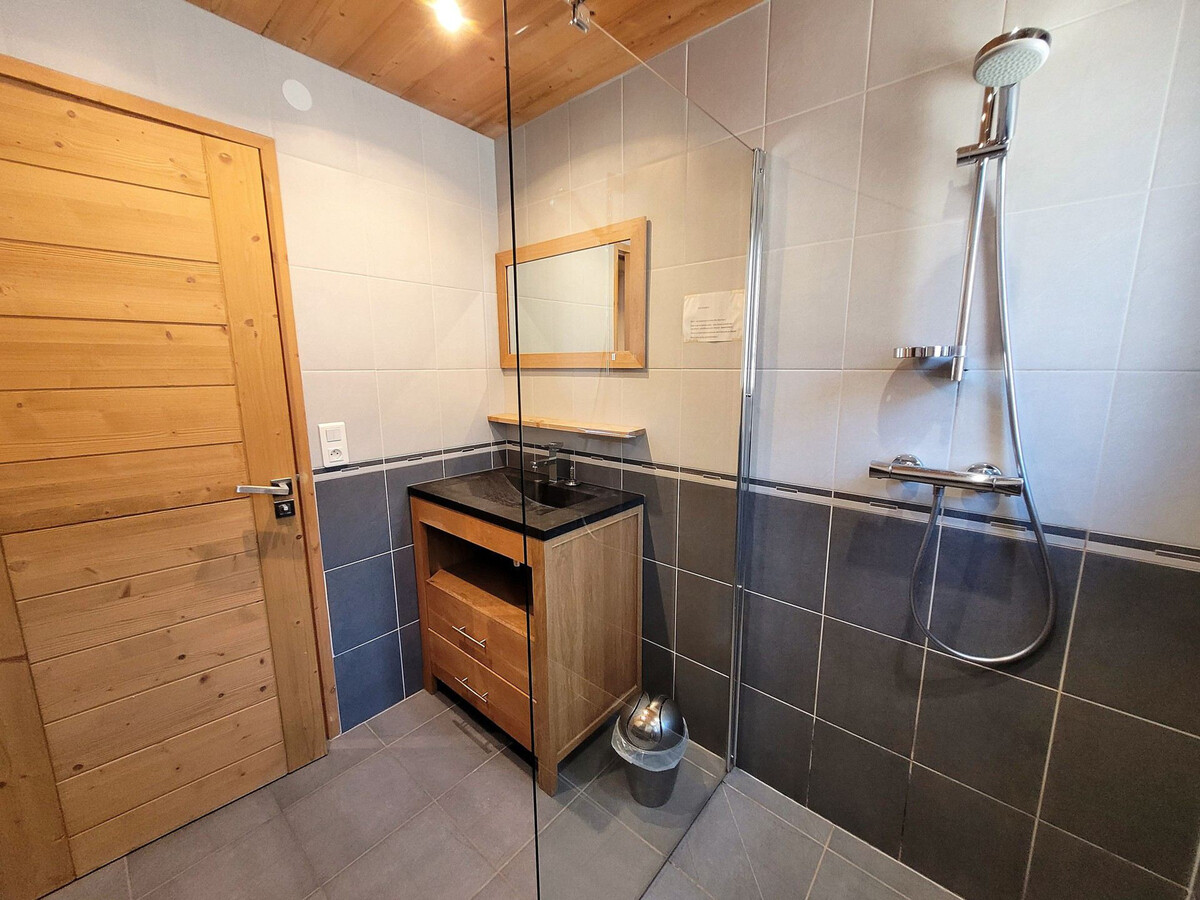 Appartement 80 m² rénové, balcon Sud-Ouest aux Gets - Photo 7