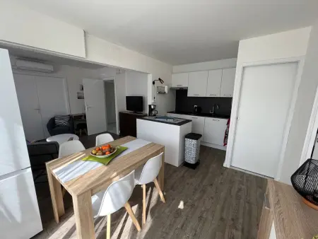 Location appartement à Le Barcarès, Appartement Climatisé T3 avec Piscine, Proche Plage et Commerces - Le Barcarès