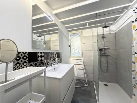 Duplex T2 hyper centre La Bourboule avec parking : photo 6