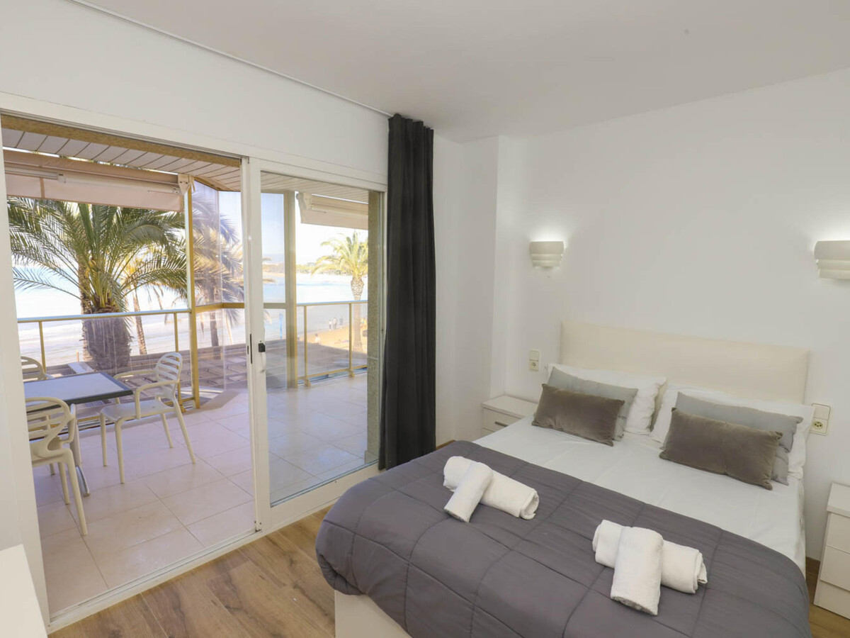 Appartement 2 chambres en bord de mer à Salou, terrasse vue mer - Photo 10