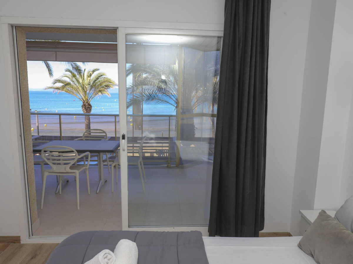 Appartement 2 chambres en bord de mer à Salou, terrasse vue mer - Photo 11