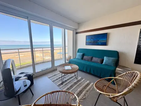 Appartement 1 chambre avec balcon face mer, 50m plage : photo 2