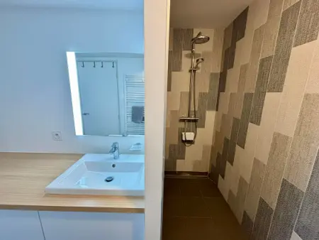Appart 56m² face mer, piscine chauffée et accès direct plage : photo 9