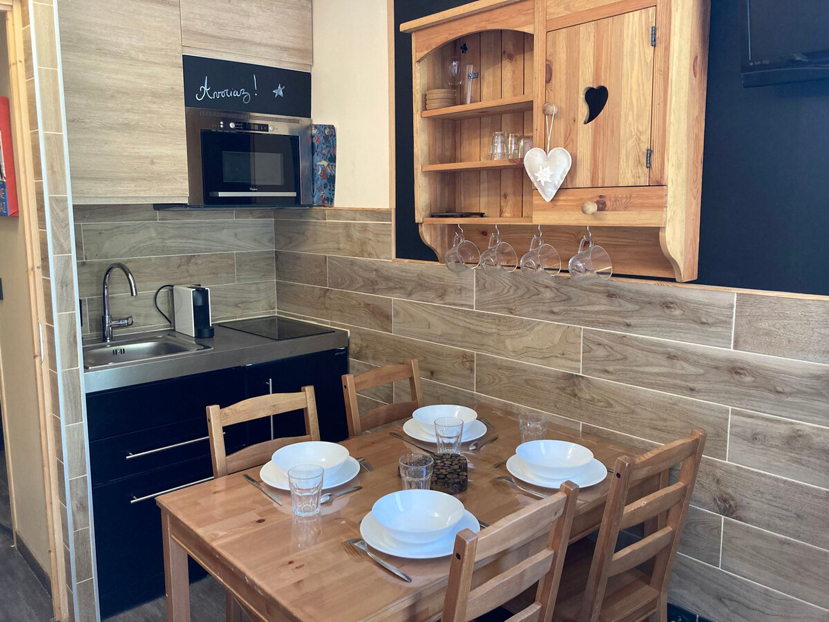 Studio 16m² rénové, 10e étage, accès direct pistes - Photo 2