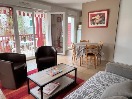 T2 calme Cambo-les-Bains, parking et terrasse : photo 5