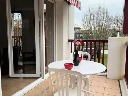 T2 calme Cambo-les-Bains, parking et terrasse : photo 10