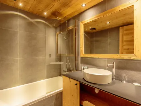 Appartement 3 chambres pied des pistes avec spa et piscine : photo 9