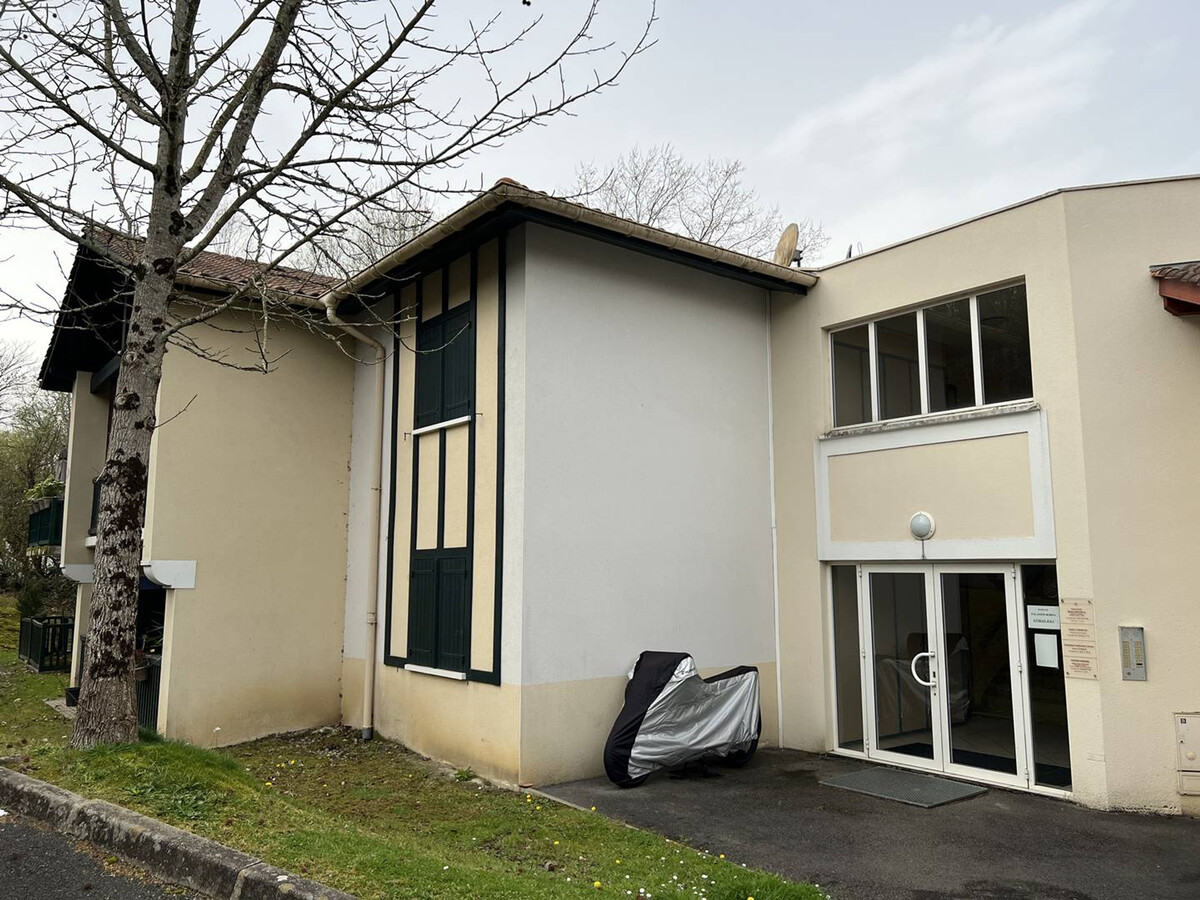 T2 rez-de-chaussée avec terrasse et parking à Cambo-les-Bains - Photo 1