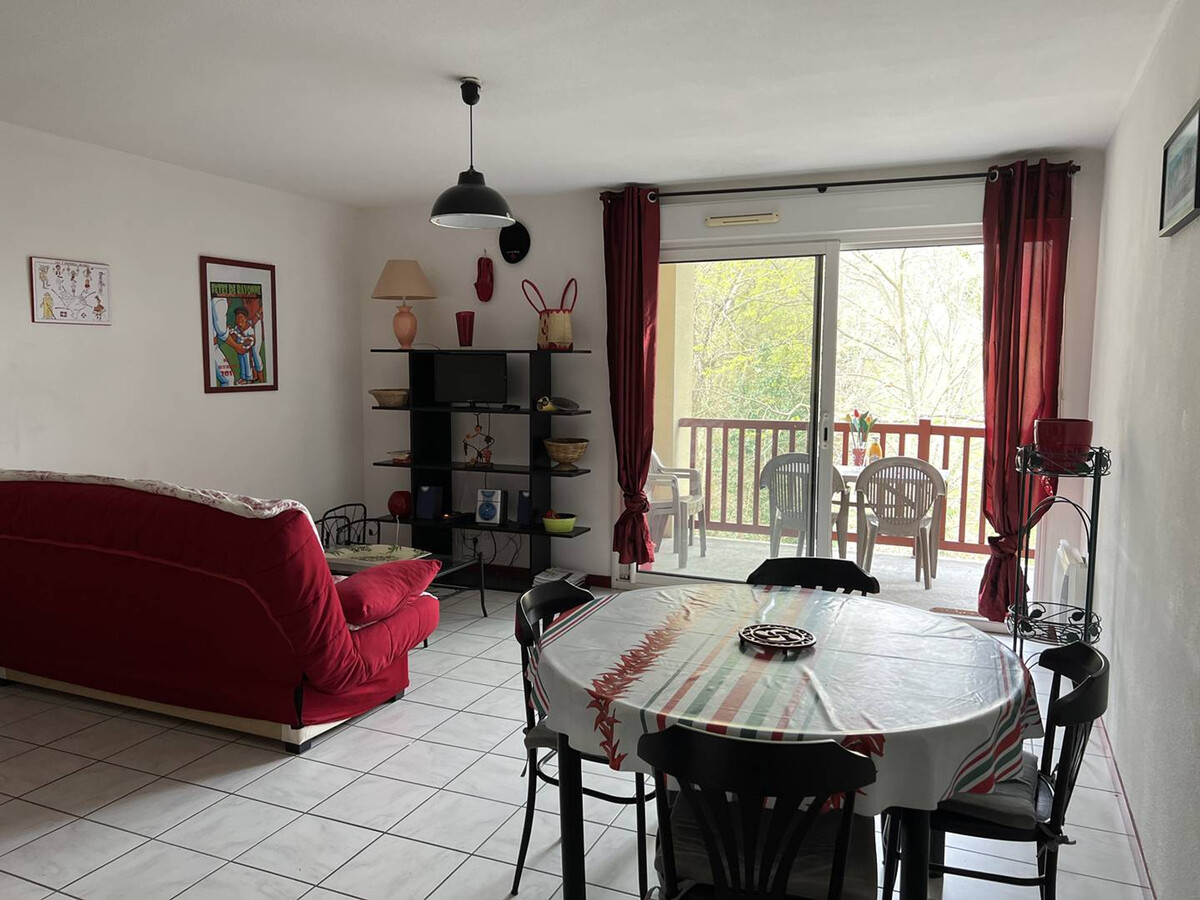 T2 rez-de-chaussée avec terrasse et parking à Cambo-les-Bains - Photo 2