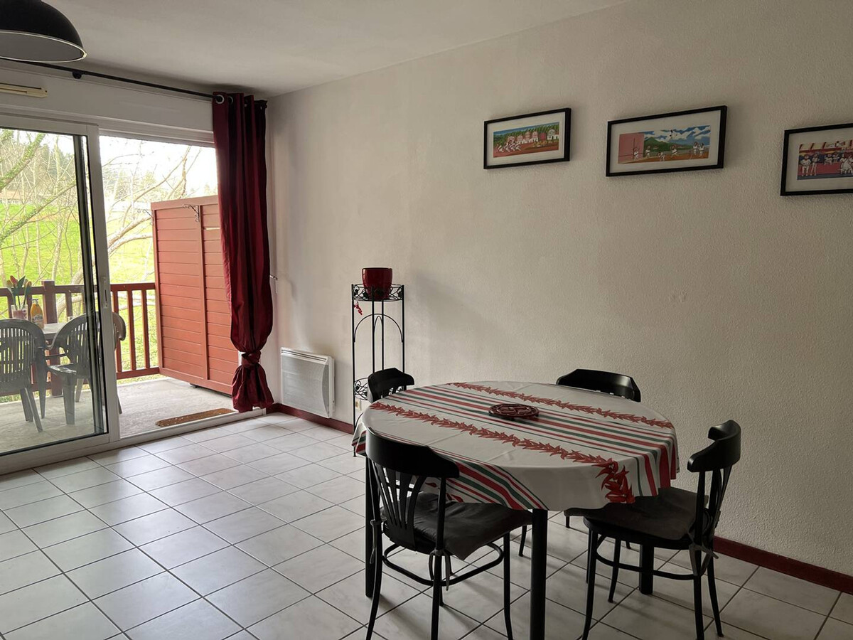 T2 rez-de-chaussée avec terrasse et parking à Cambo-les-Bains - Photo 3