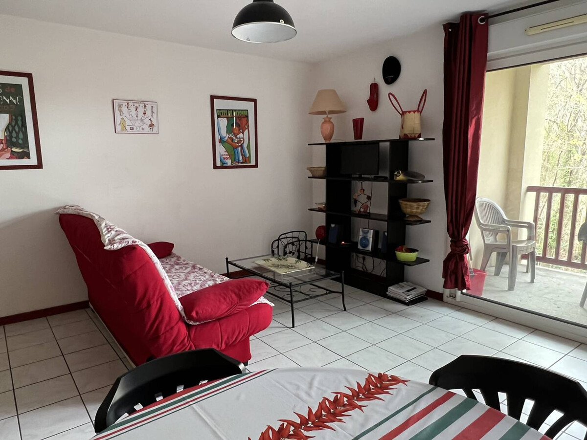 T2 rez-de-chaussée avec terrasse et parking à Cambo-les-Bains - Photo 5