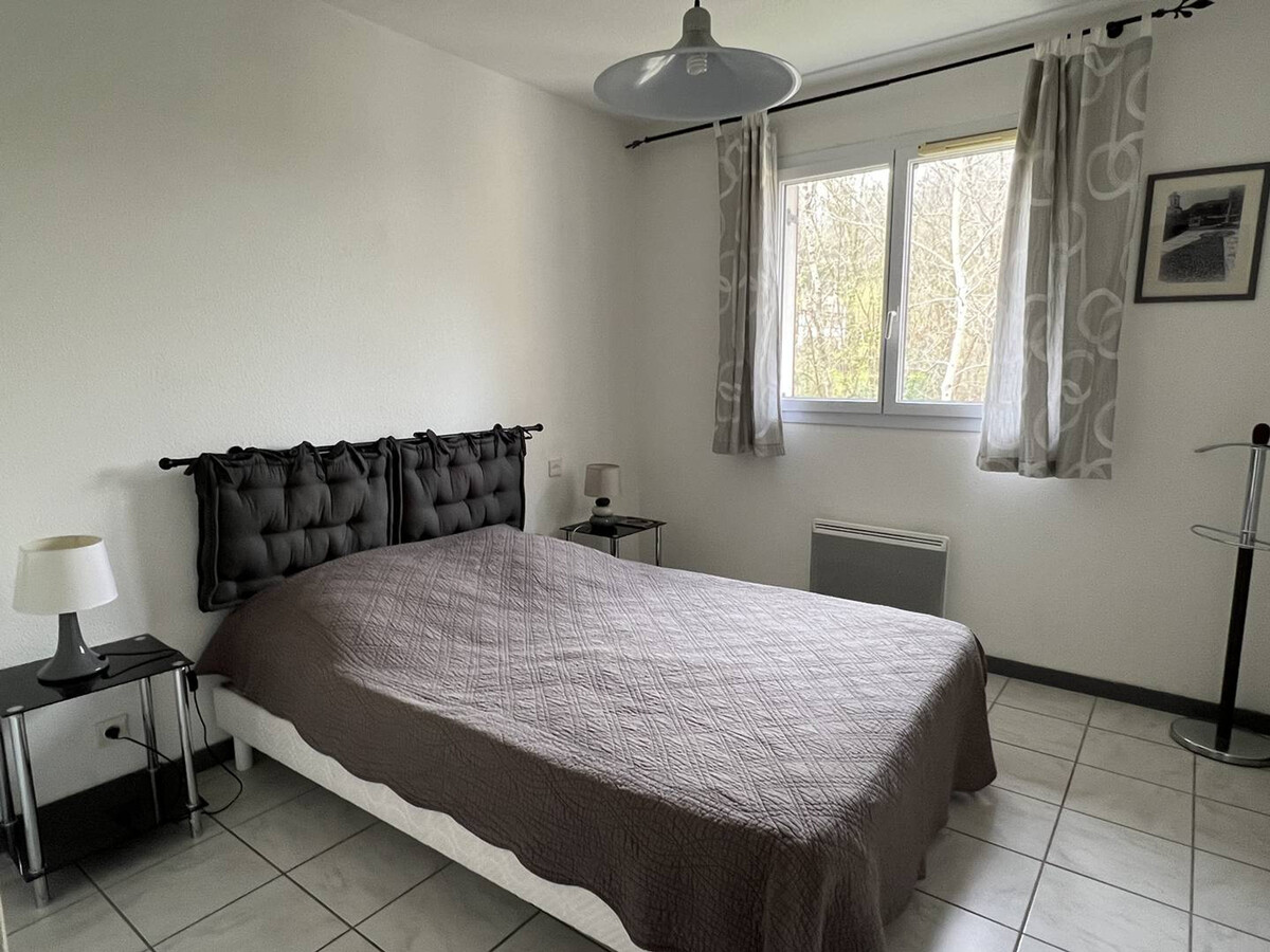 T2 rez-de-chaussée avec terrasse et parking à Cambo-les-Bains - Photo 8