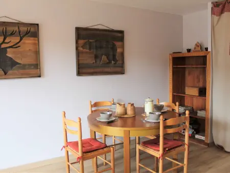 Location appartement à Vars, Studio Montagne 30m² avec Balcon Sud, 4 Couchages à 100m des Pistes et 10m des Commerces