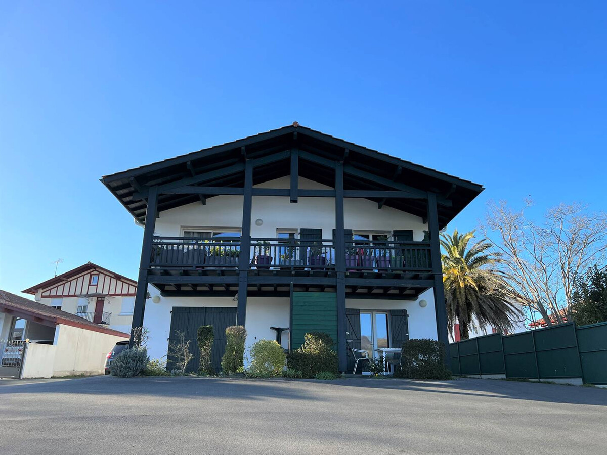T1 bis avec terrasse et parking à Cambo-les-Bains - Photo 1