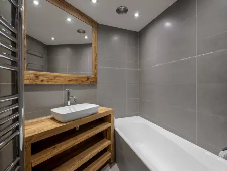 Appartement familial skis aux pieds avec Wifi à Courchevel : photo 9
