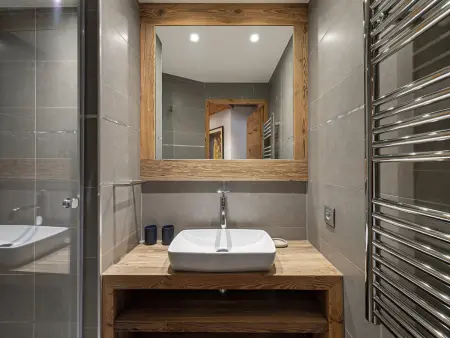 Appartement familial skis aux pieds avec Wifi à Courchevel : photo 11